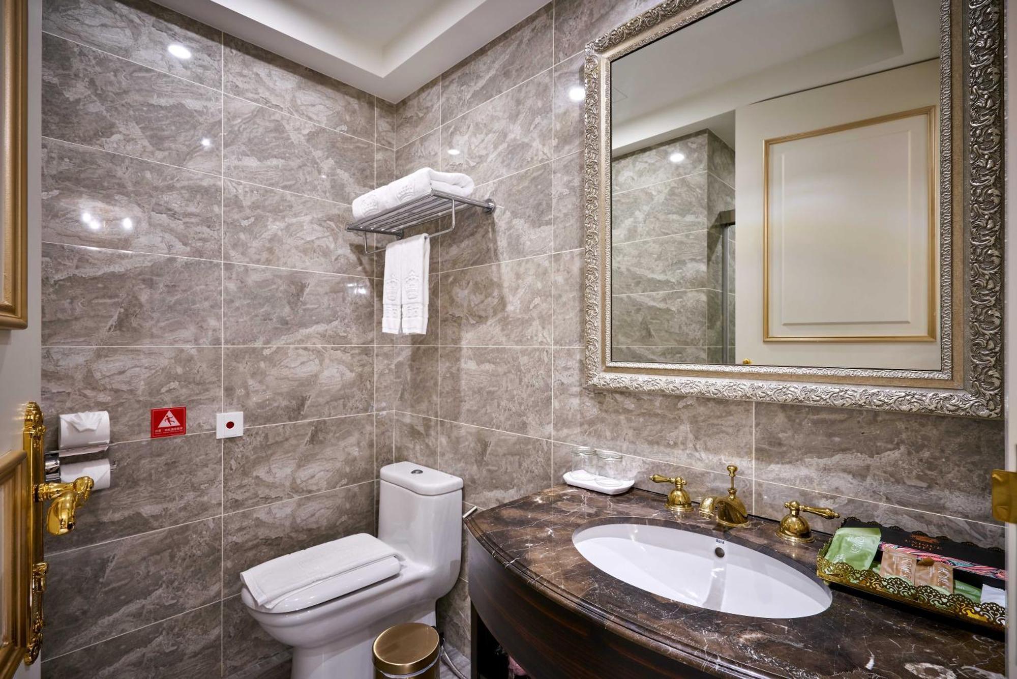 Queen Castle Hotel Yuchi Zimmer foto